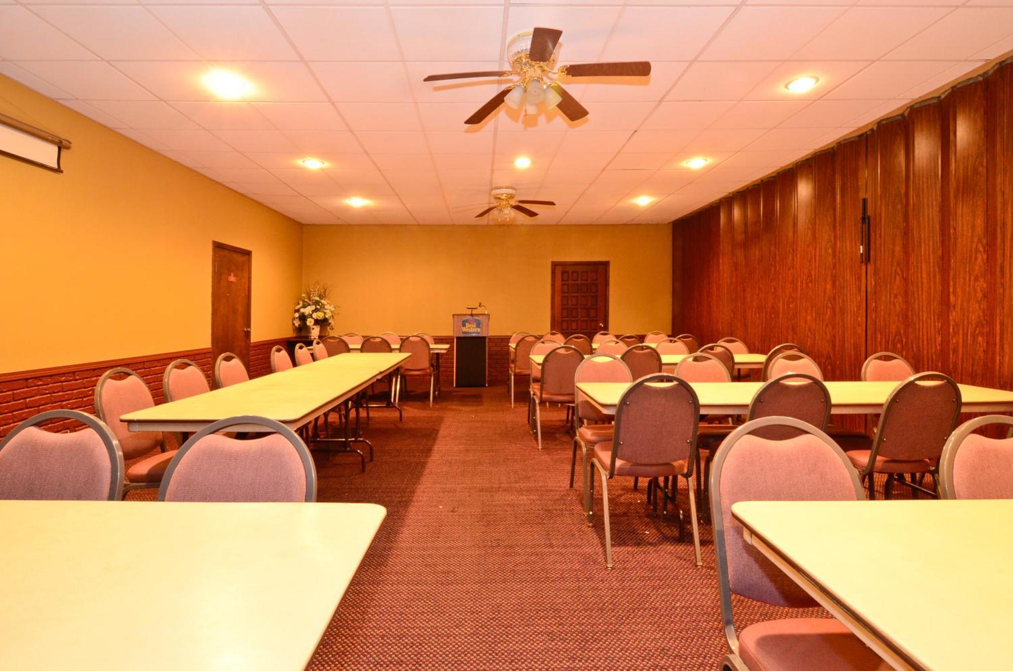 Americas Best Value Inn Iola Üzleti fotó
