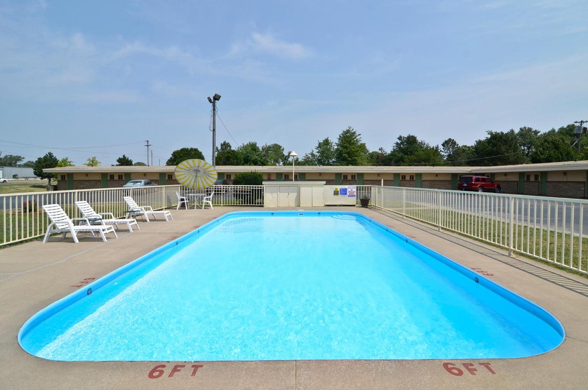 Americas Best Value Inn Iola Kültér fotó